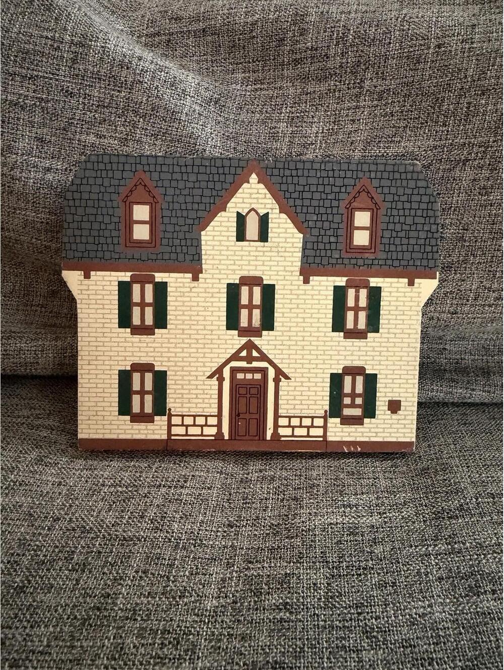 Harriet Beecher Stowe House 1994 Shelf Sitter Wooden Building RR Creations